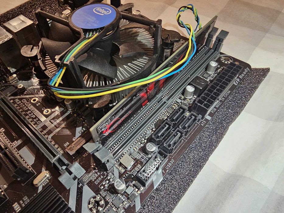 Intel Core i5-8400 + Gigabyte H310M S2H 2.0 + 16GB G.Skill Aegis DDR4
