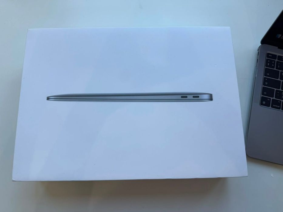 Срочно продам MacBook в идеальном состоянии