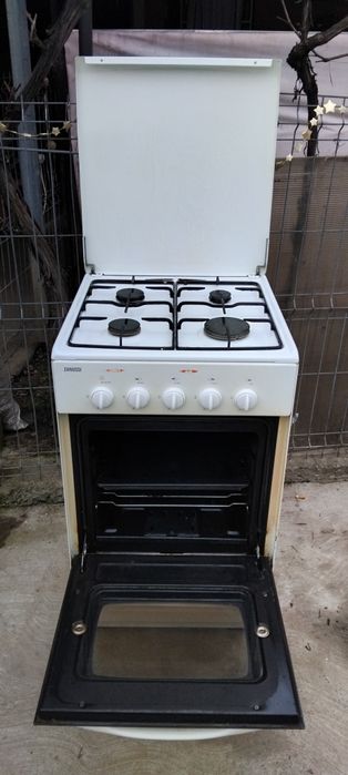 Vînd aragaz Zanussi / cuptor la gas