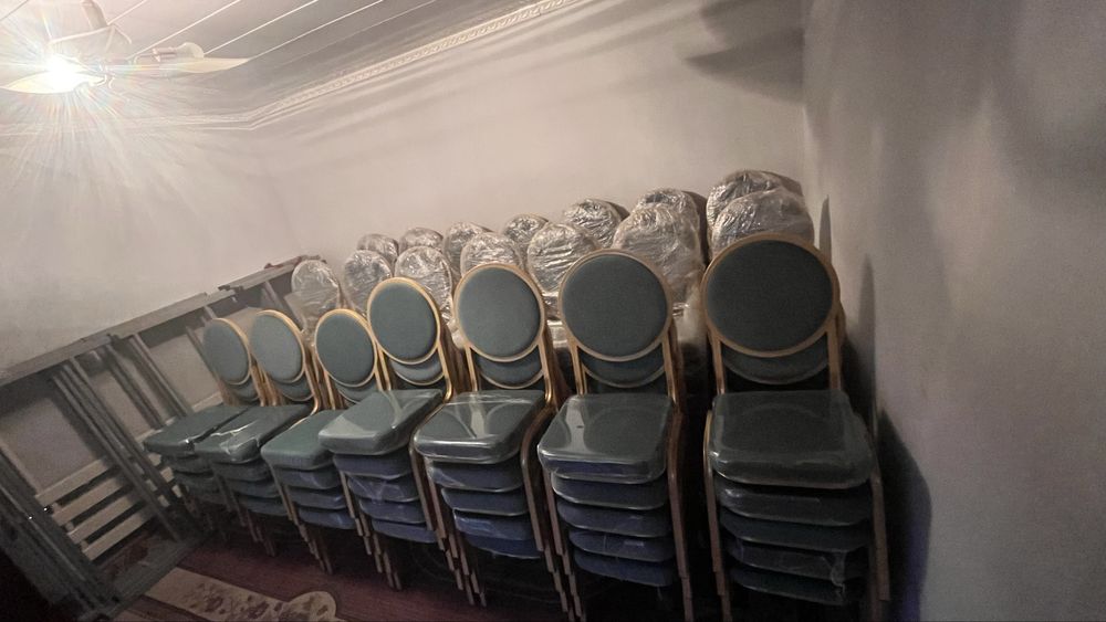 Столы и стулья продается обмен бар машинаға