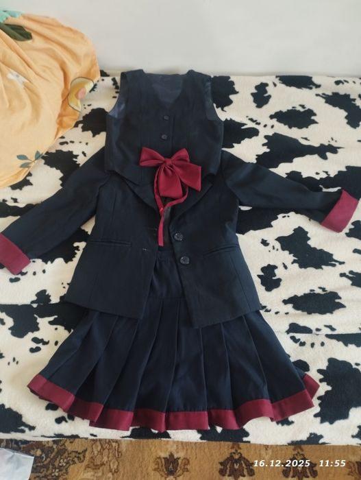 Продам школьные брюки и школьную форму на девочку