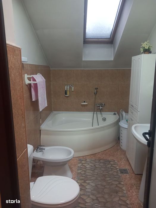 Proprietate premium cu funcțiuni mixte eleganță, spațiu pt investiție