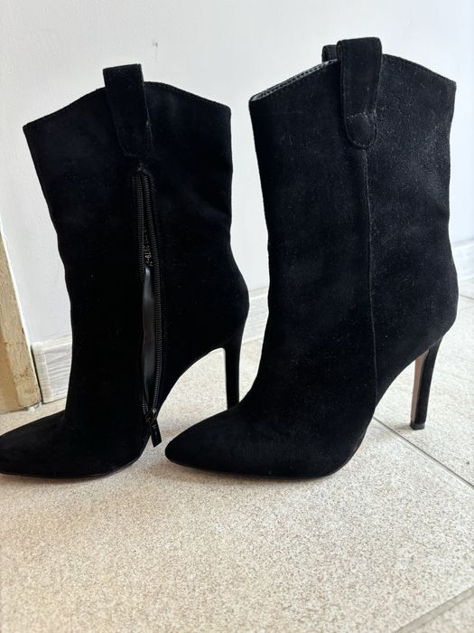 Черни велурени тънки боти
