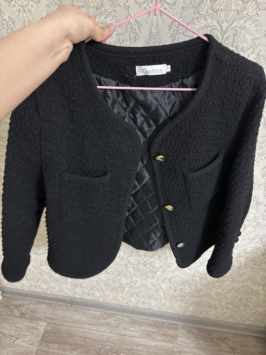 пиджак размер С почти новая укороченый