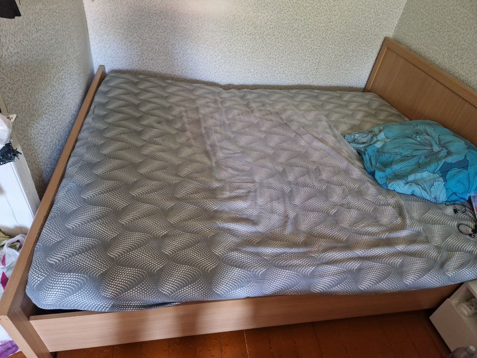 Продам двуспальную кровать