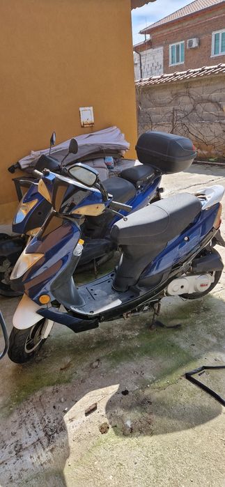 Продавам скутери