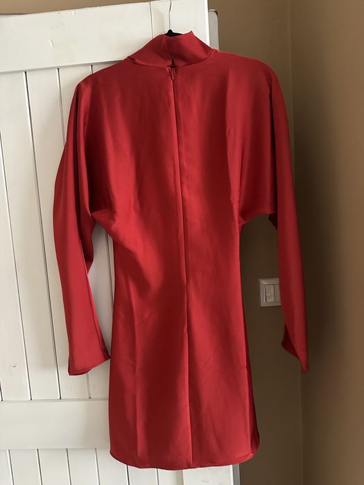Червена рокля HM