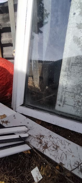 Продам 2 пластиковых окна