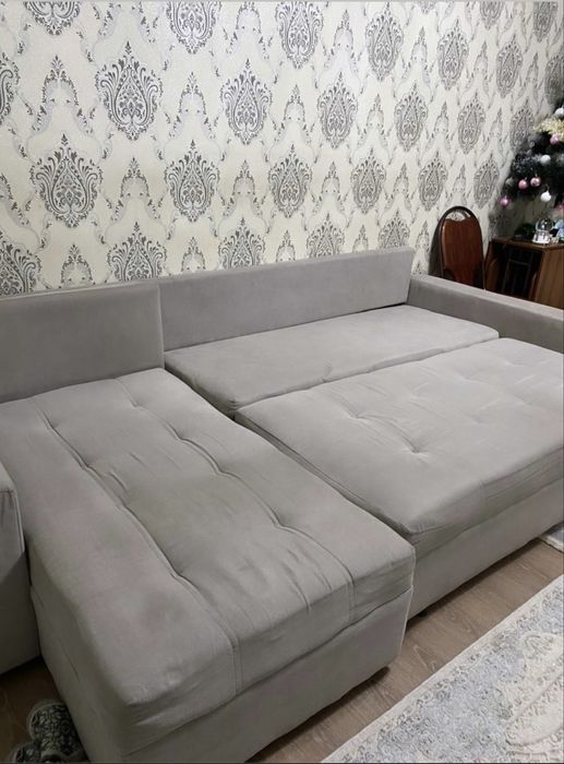 Продам диван для гостиной.