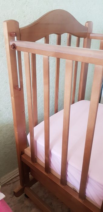 Детская кроватка с матрацем