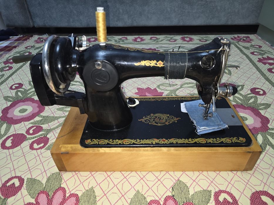 Продам швейную машину