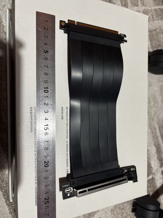 Комплект за вертикален монтаж на видео карта.