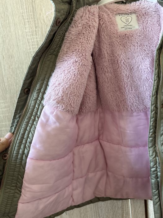 Продам демисезонную куртку на девочку