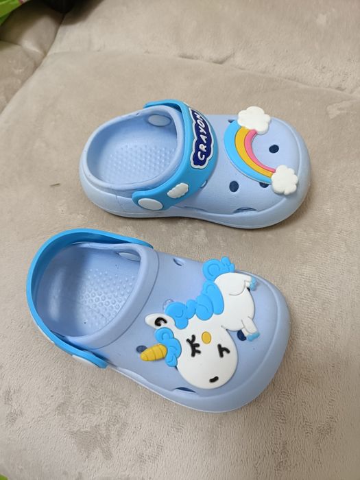 Продам детскую обувь