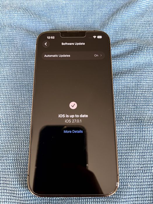 iPhone 13 Pro 256GB Graphite + 11 кейса