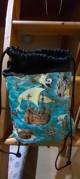 Rucsac cu design deosebit, nou