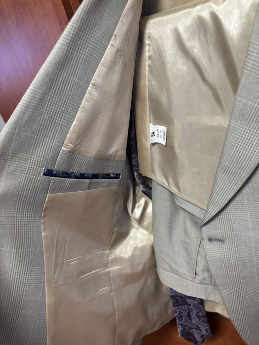 Vand costum crem nou