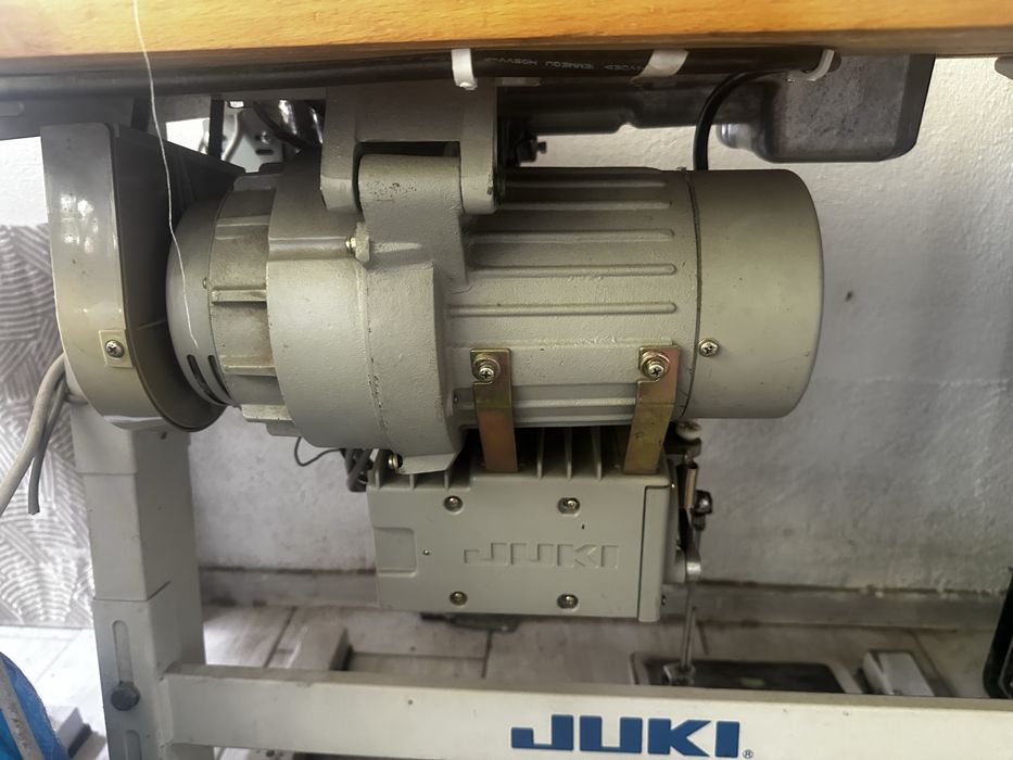 Masina industriala de cusut juki