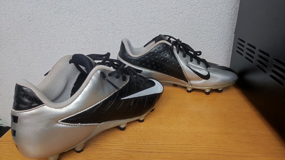 Футболни( обувки )бутонки Nike, 40