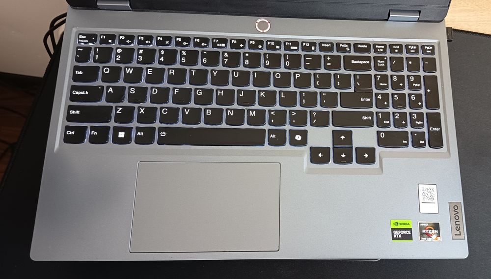 Se vinde Lap Top Lenovo LOQ