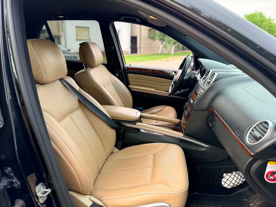 Vand mercedes ML 300 cdi 4 matic an 2011