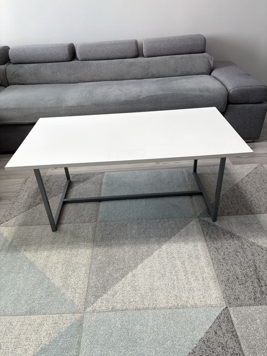 Masuta de cafea minimalista