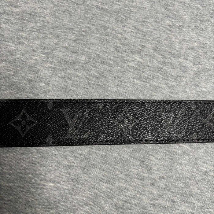 Curea Louis Vuitton Monogram LV Neagră, din Piele Texturată