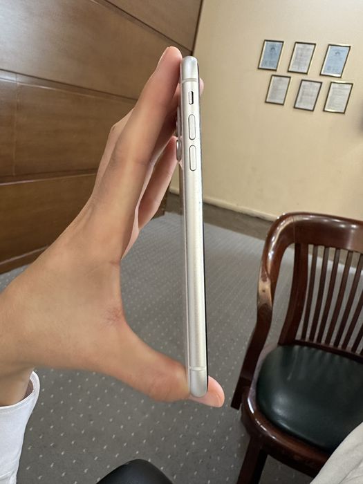 IPhone 11 в белом цвете