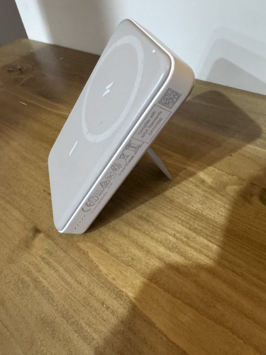 Продам повер банк для Айфон Anker brend