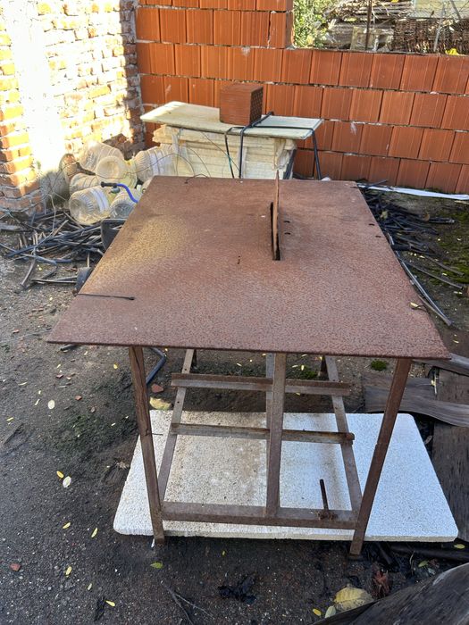 Vand masă tip circular cu disc