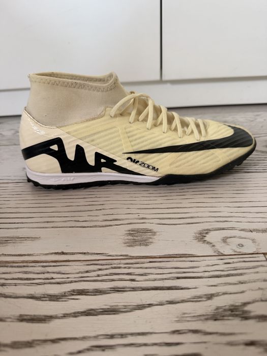 ghete de fotbal nike mercurial