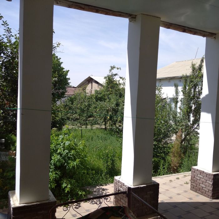 Навоий, эски шахарда ховли сотилади 10 сотих, 11 хона хамма шароитлари