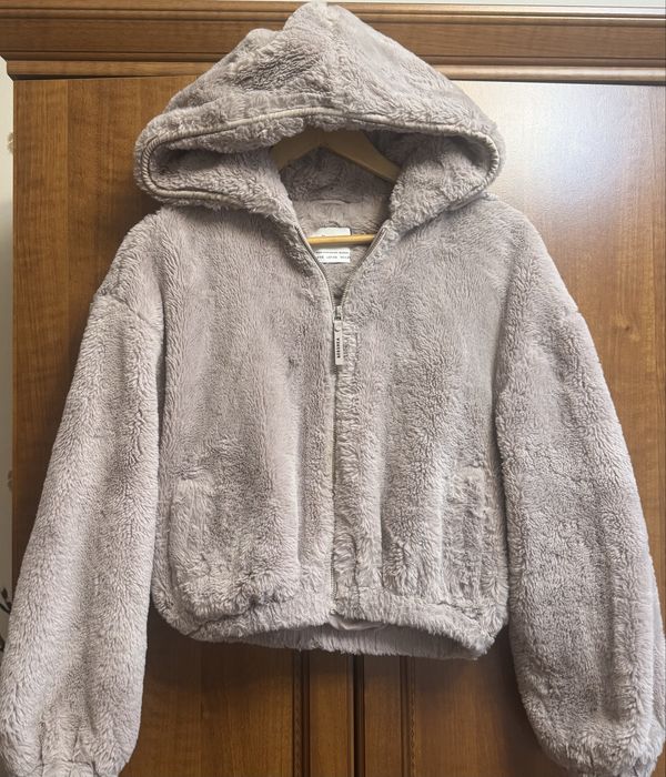 Дамско плюшено яке с качулка