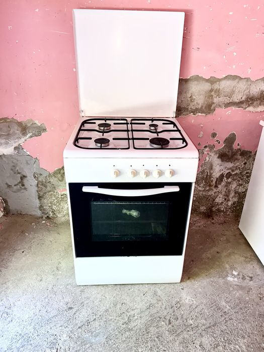Продам газ плиту Беко рабочая 100%