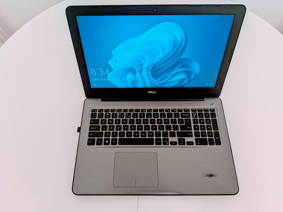 Vând Laptop Dell Inspiron 5567 – i7 / 8GB RAM / SSD 256GB / Windows 10