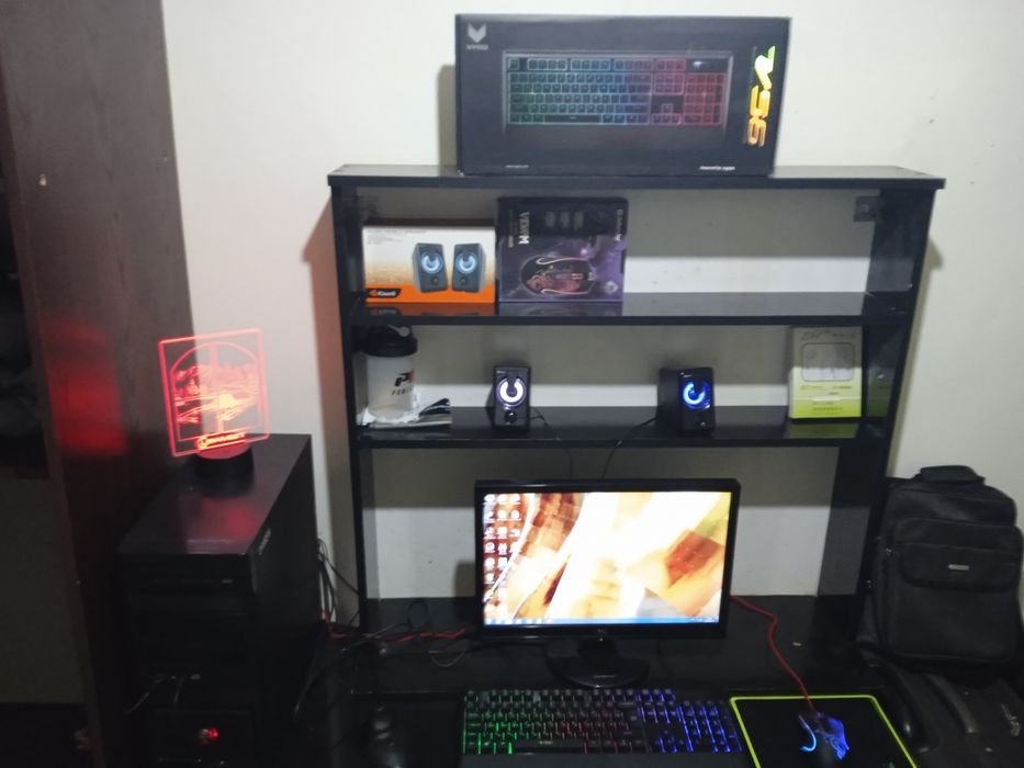 Kompyuter sotiladi full complekt 230 so'mda 2,500,000