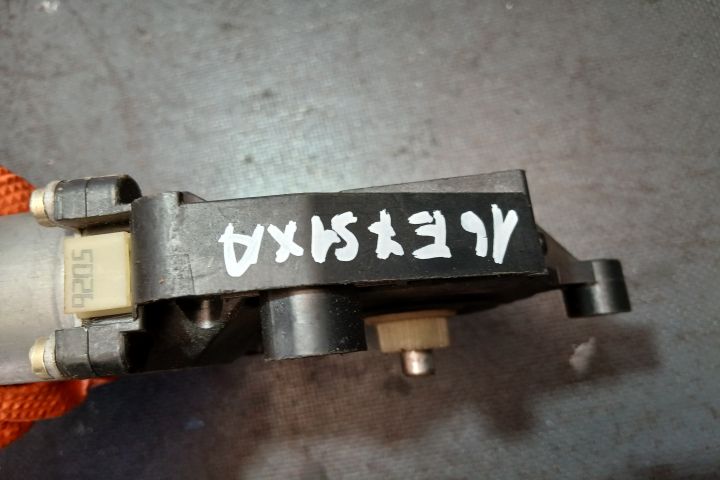 Motoras macara geam fata dreapta 8E1959802E 0130821764 8E1959802E 013
