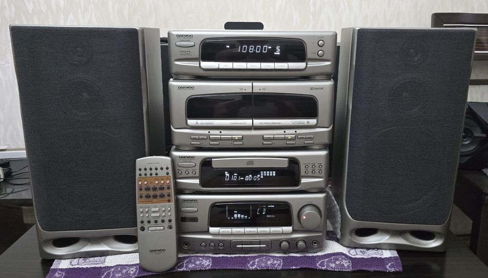Муз центр Daewoo Ami 940.