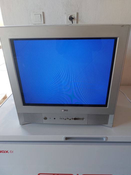 Продам телевизор LG RT-21FB30M.