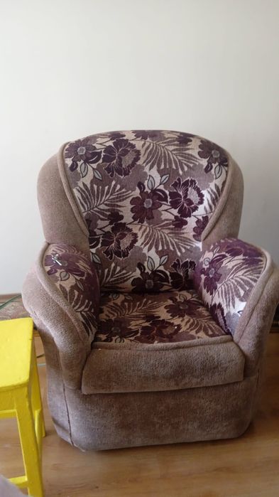 два дивана, кресло