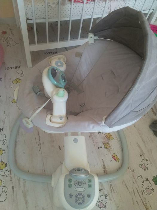 Страхотна бебешка люлка-шезлонг + подарък пуф