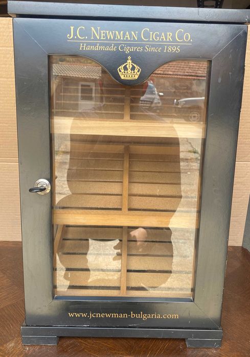 Луксозен хумидор за пури на 3 нива