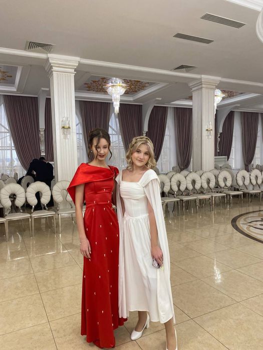 Вечернее белое платье на выпускной