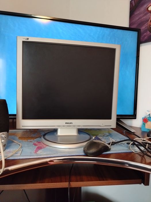 Calculator cu monitor LCD complet