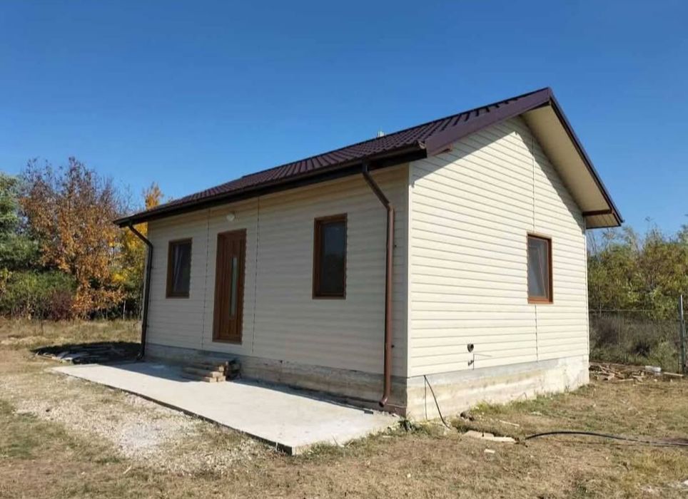 Vindem case din structura metalica si containere