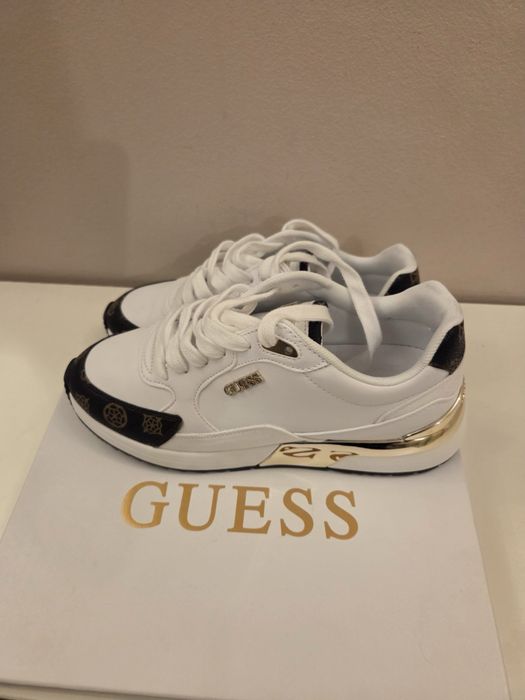 Продавам два модела дамски обувки GUESS