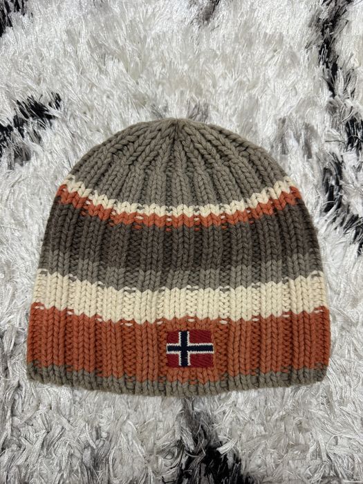 Зимна шапка NAPAPIJRI