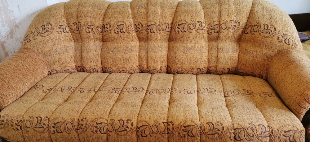 Продавам диван, разтегателен.