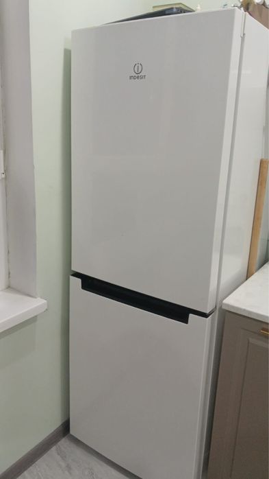 Холодильник бу indesit