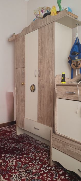 Bolalar karovatlari shkafchasi bilan